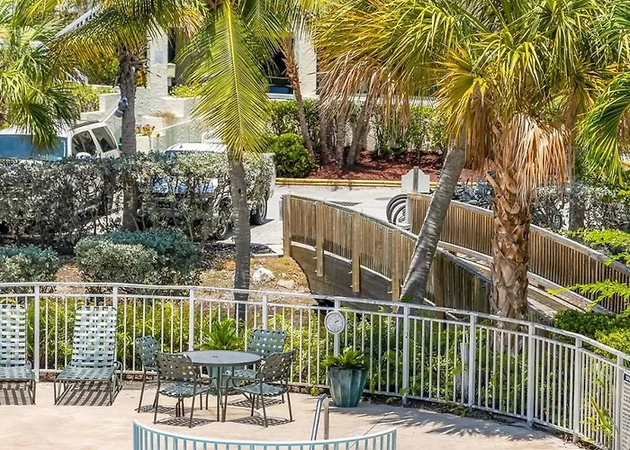 The St Martin -Hot Tub & Pool